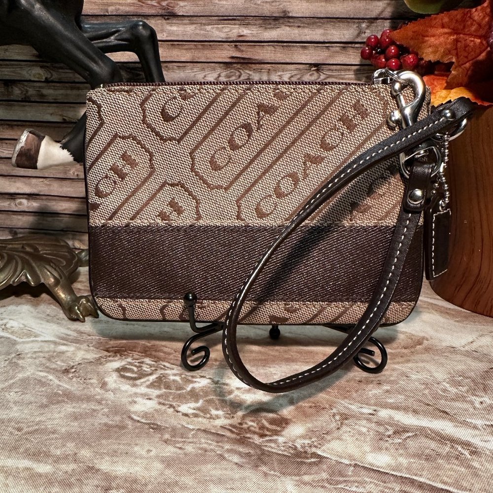 NWOT Coach Wristlet